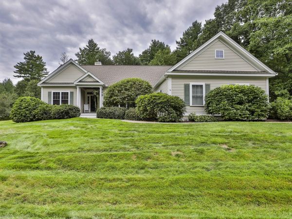 14 Hancock Drive, Bedford, NH 03110