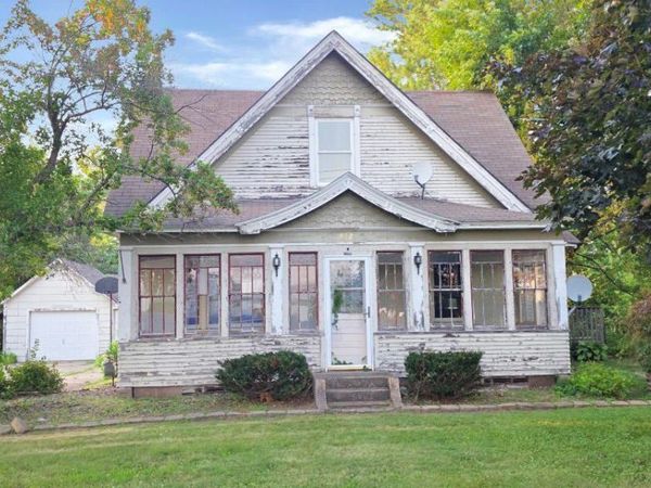 812 Maple Avenue E, Mora, MN 55051