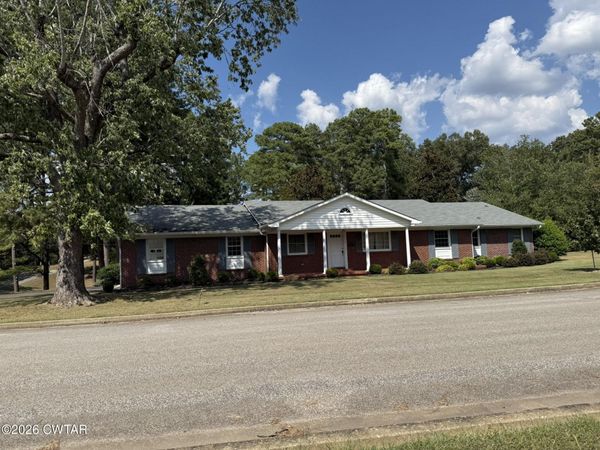 210 W Sixth Street , Henderson, TN 38340