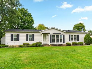 4025 Burke Avenue NE, Louisville, OH 44641