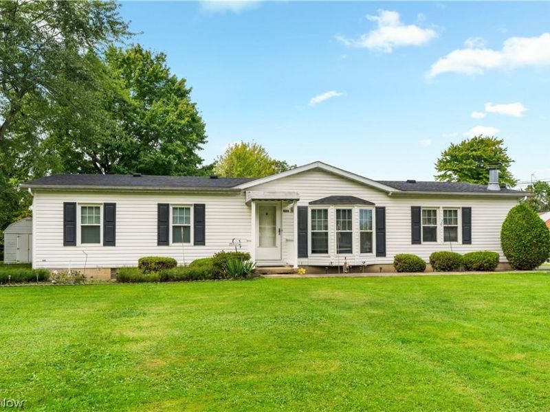 4025 Burke Avenue NE, Louisville, OH 44641 Photo 1