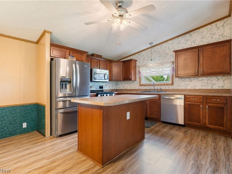 4025 Burke Avenue NE, Louisville, OH 44641 Photo 10