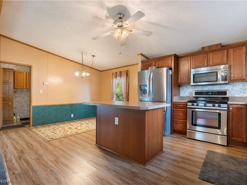 4025 Burke Avenue NE, Louisville, OH 44641 Photo 11
