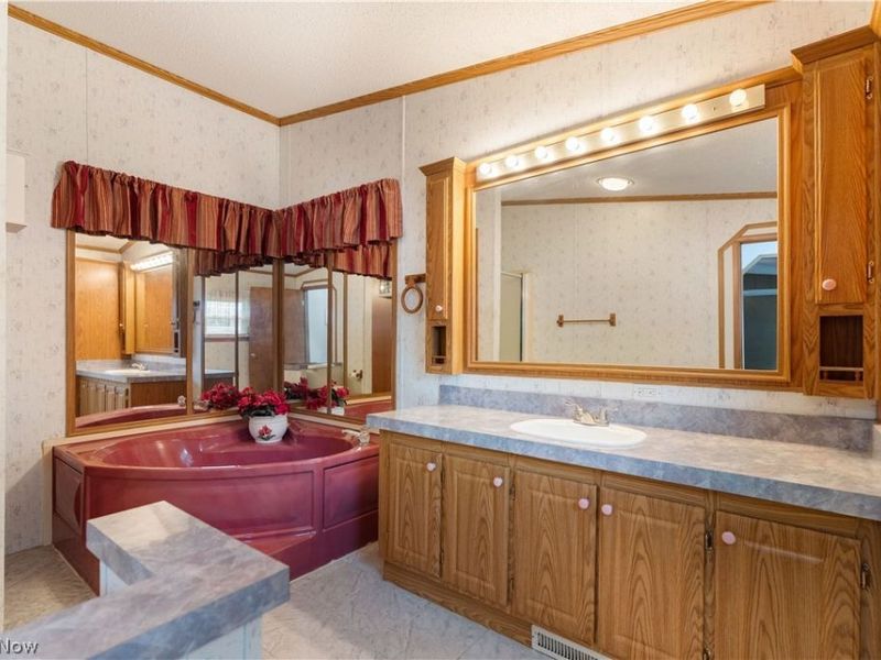 4025 Burke Avenue NE, Louisville, OH 44641 Photo 16