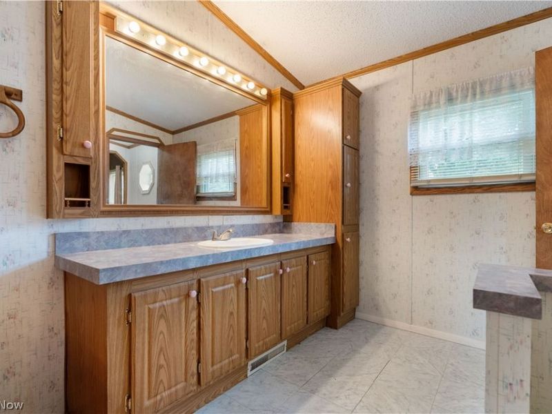 4025 Burke Avenue NE, Louisville, OH 44641 Photo 17