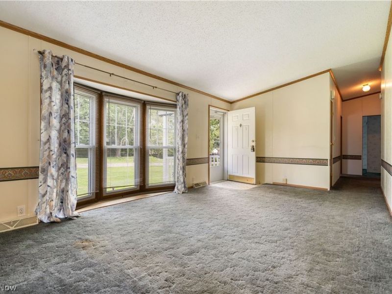 4025 Burke Avenue NE, Louisville, OH 44641 Photo 3