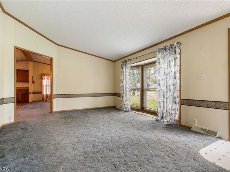 4025 Burke Avenue NE, Louisville, OH 44641 Photo 4