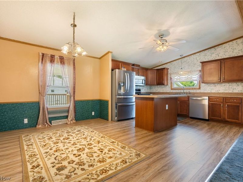4025 Burke Avenue NE, Louisville, OH 44641 Photo 9