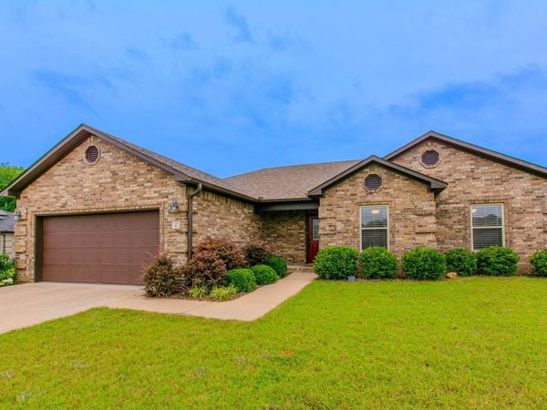 12 Chesapeake , Austin, AR 72007