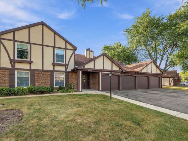 4955 Kimball Hill Drive , Unit C2, Rolling Meadows, IL 60008