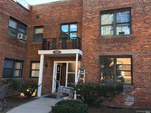 112 Division , Unit 1 D, Levittown, NY 11756
