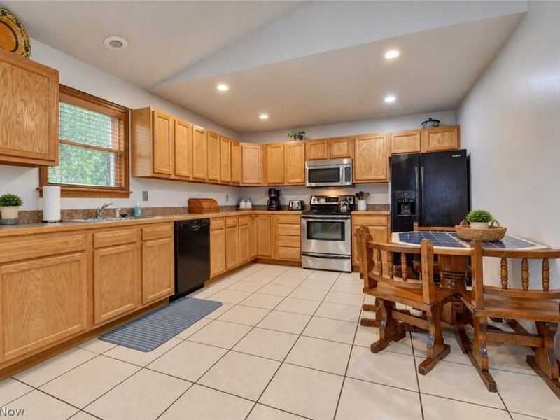 668 Floral Valley Drive E, Howard, OH 43028 Photo 25
