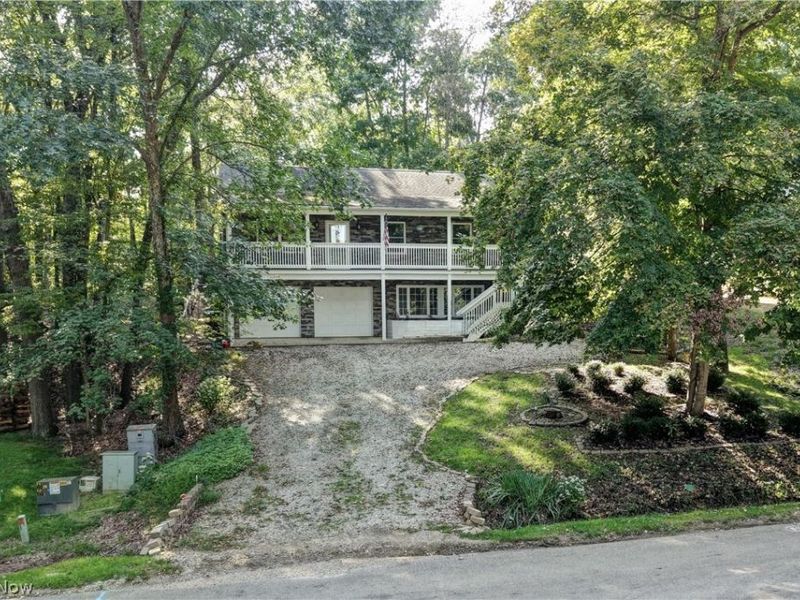 668 Floral Valley Drive E, Howard, OH 43028 Photo 6