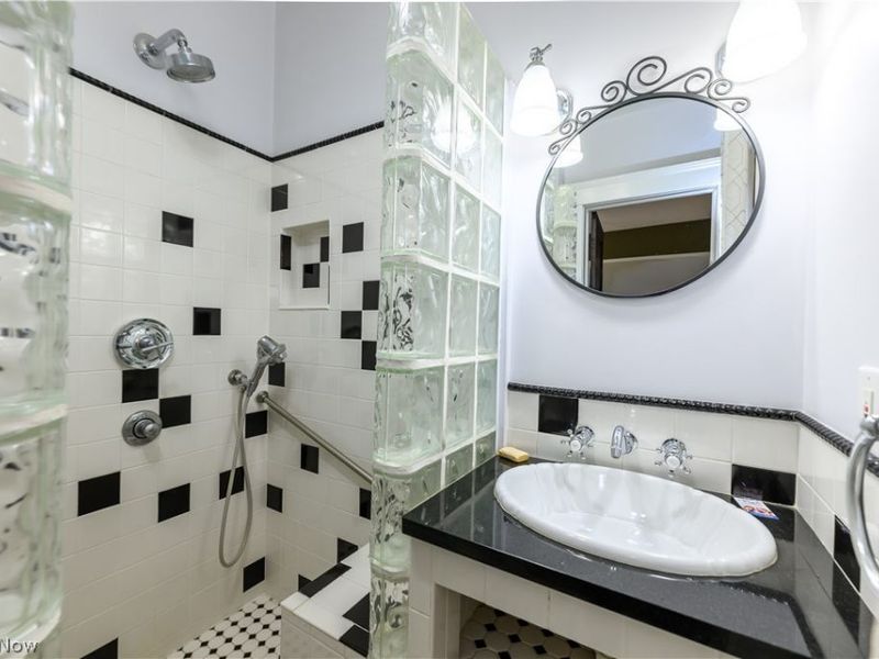 4209 Woodbine Avenue, Cleveland, OH 44113 Photo 12