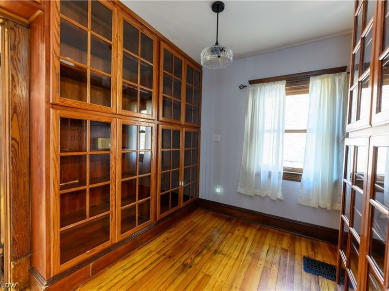 4209 Woodbine Avenue, Cleveland, OH 44113 Photo 20