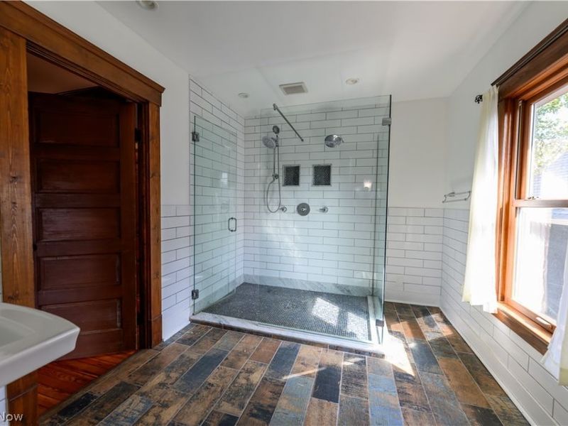 4209 Woodbine Avenue, Cleveland, OH 44113 Photo 25
