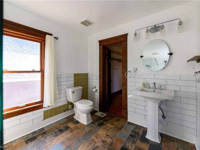 4209 Woodbine Avenue, Cleveland, OH 44113 Photo 26