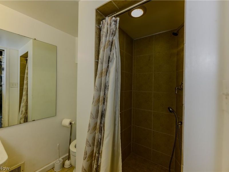 4209 Woodbine Avenue, Cleveland, OH 44113 Photo 34