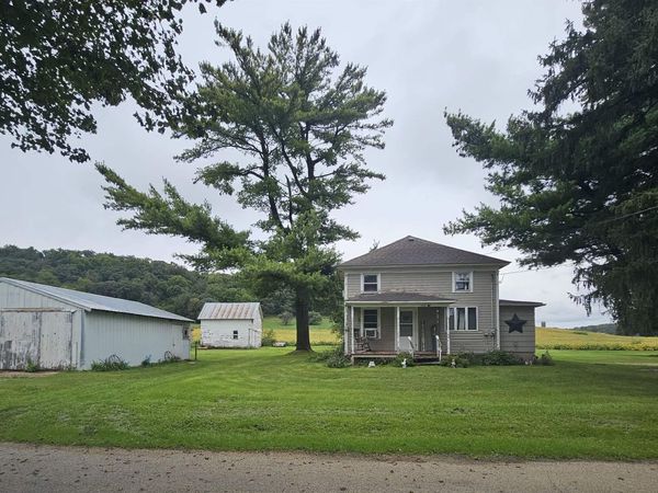 102 W Springwater Street, Wadena, IA 52169