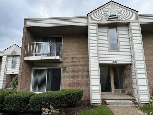 1611 Cass Lake Road, Keego Harbor, Mi 48320