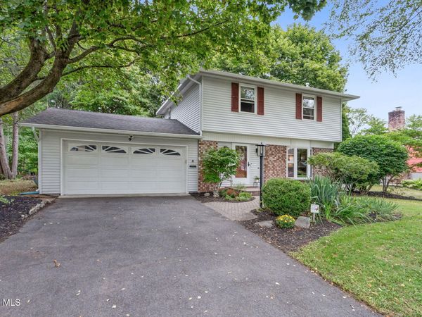 5 Haddington Lane, Delmar, NY 12054