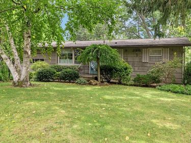 308 Washburn Drive , East Syracuse, NY 13057