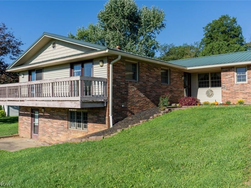 6093 Joliat Avenue, Louisville, OH 44641 Photo 2