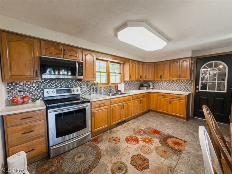 6093 Joliat Avenue, Louisville, OH 44641 Photo 4