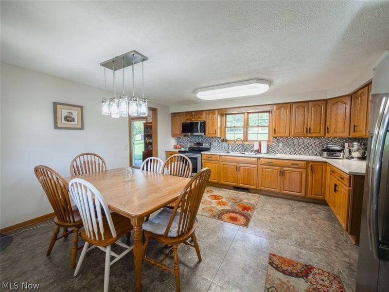6093 Joliat Avenue, Louisville, OH 44641 Photo 5