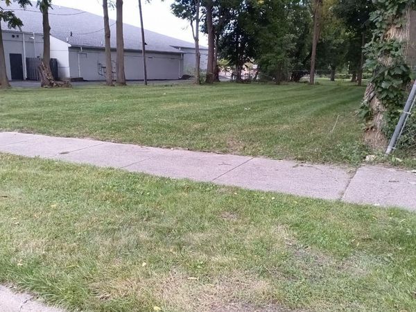 823 Carl Breeding Way, Jackson, MI 49203