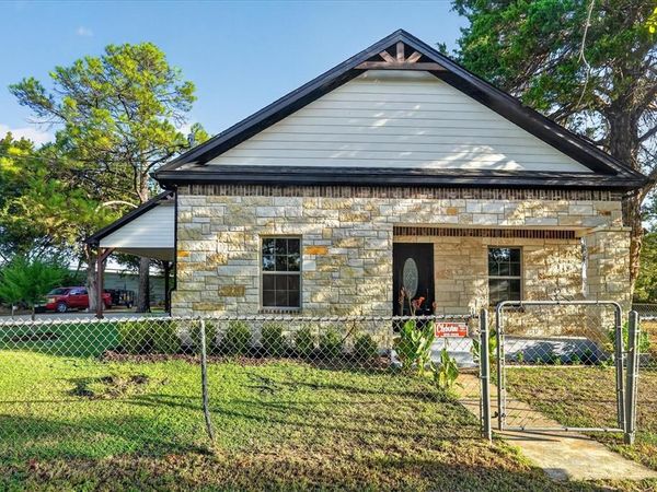 617 E Chambers Street, Cleburne, TX 76031