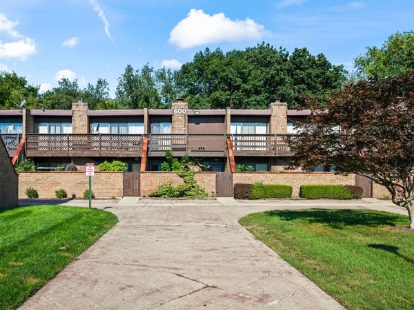 607 Kenneth Circle , Elgin, IL 60120