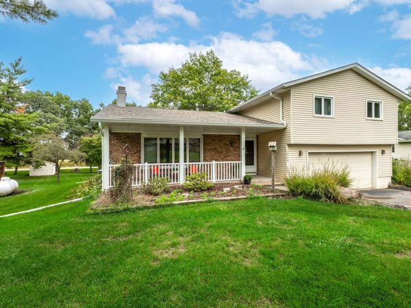 1809 Pineo Grove Lane , Princeton, IA 52768