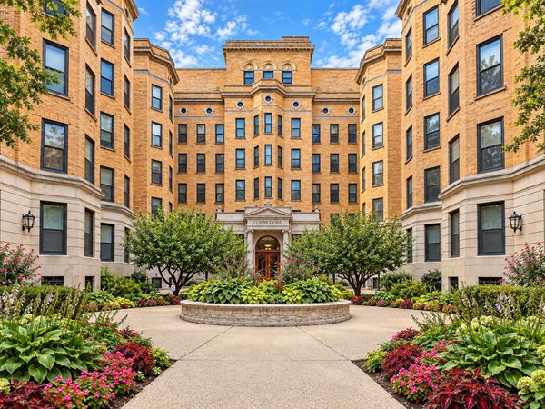 550 W Surf Street , Unit 117, Chicago, IL 60657