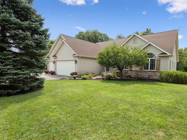 W7265 Robins WAY, Elkhorn, WI 53121