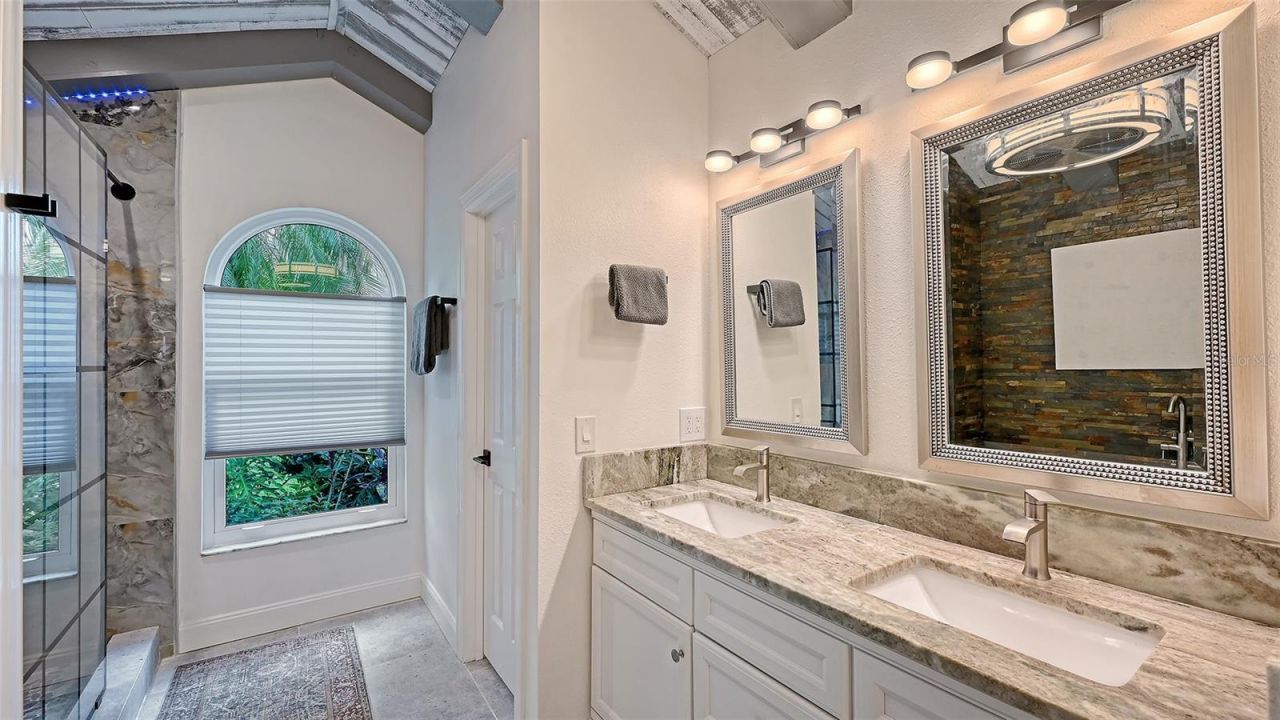 5220 Sunnydale Circle S, Sarasota, FL 34233 Photo