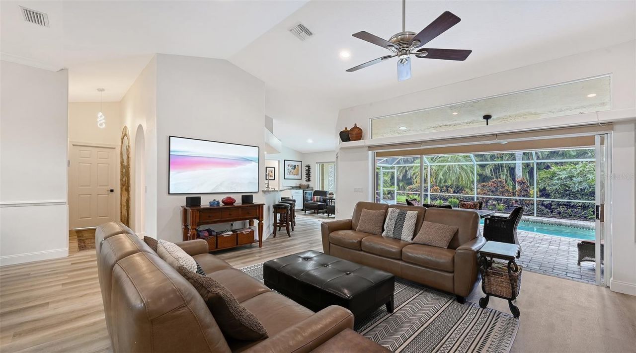 5220 Sunnydale Circle S, Sarasota, FL 34233 Photo