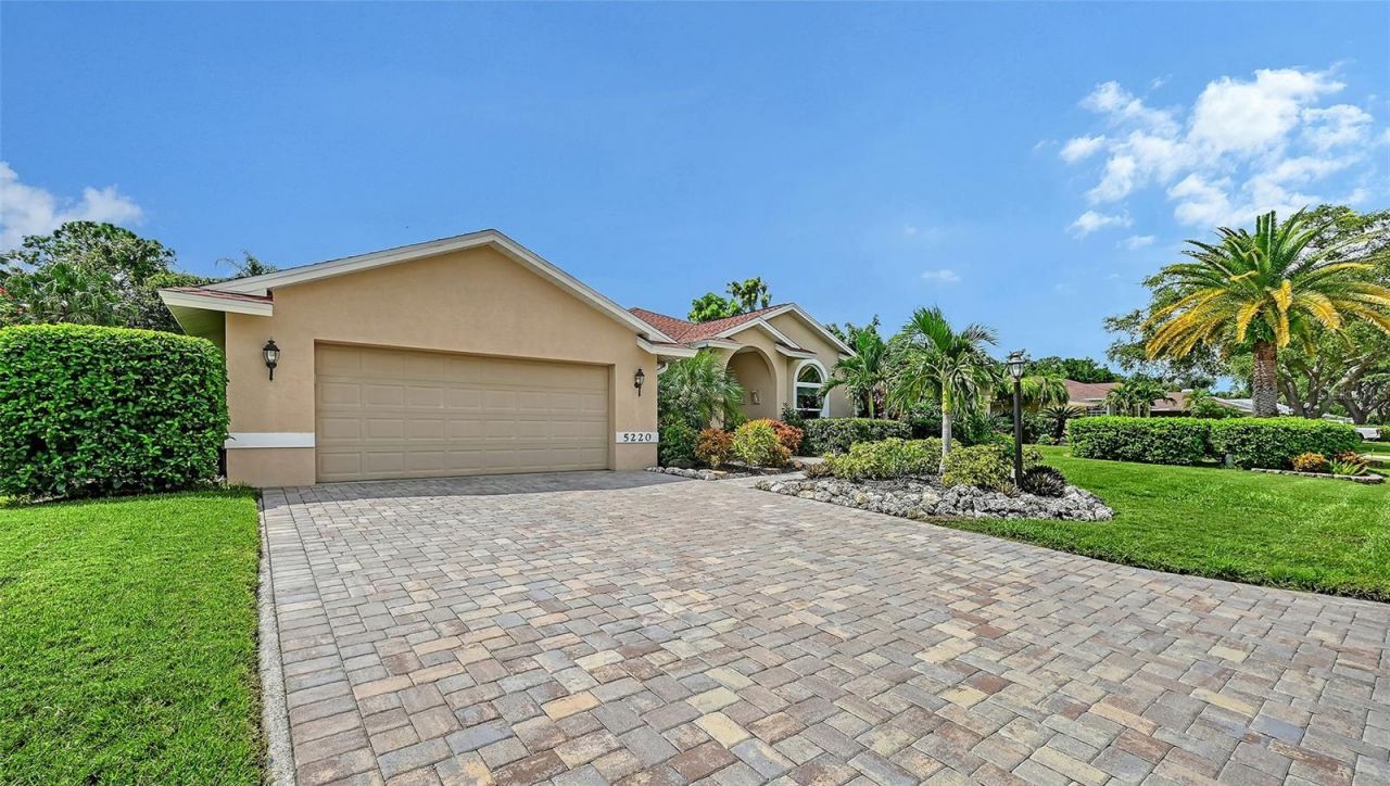 5220 Sunnydale Circle S, Sarasota, FL 34233 Photo