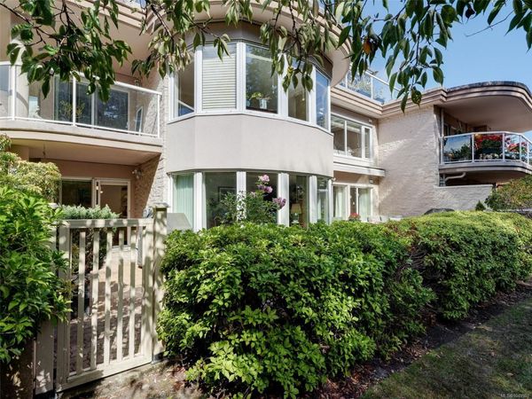 2829 Arbutus Rd, Unit #3105, Saanich, BC V8N 5X5