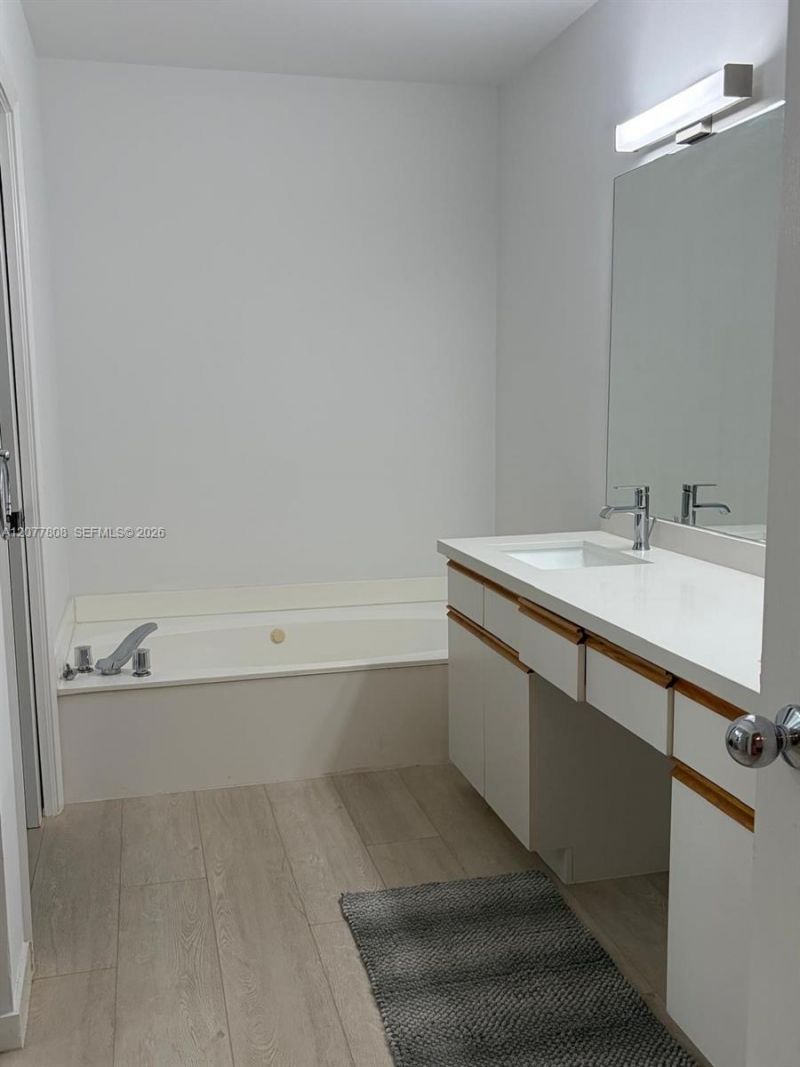 3530 Mystic Pointe Dr , Unit 3207, Aventura, FL 33180 Photo