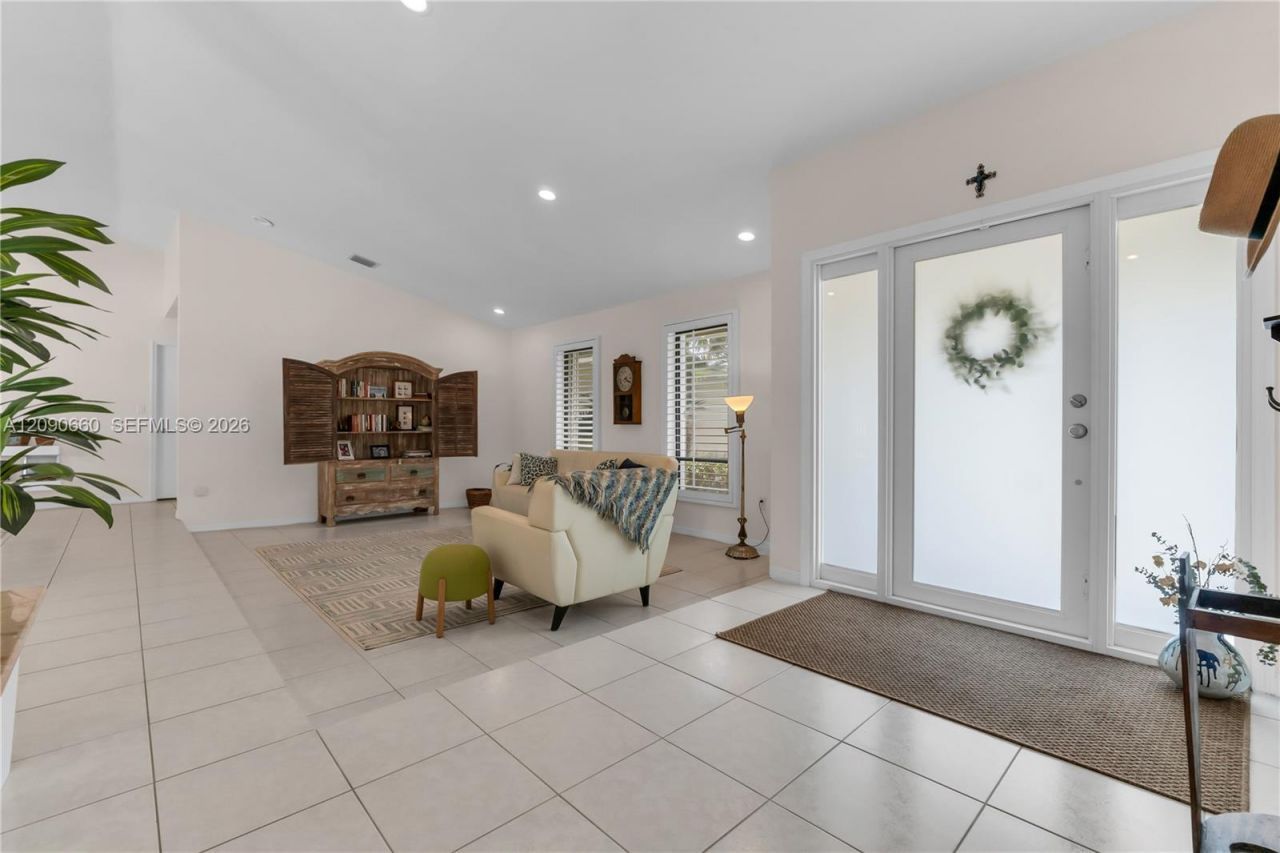 7915 SW 155th St, Palmetto Bay, FL 33157 Photo