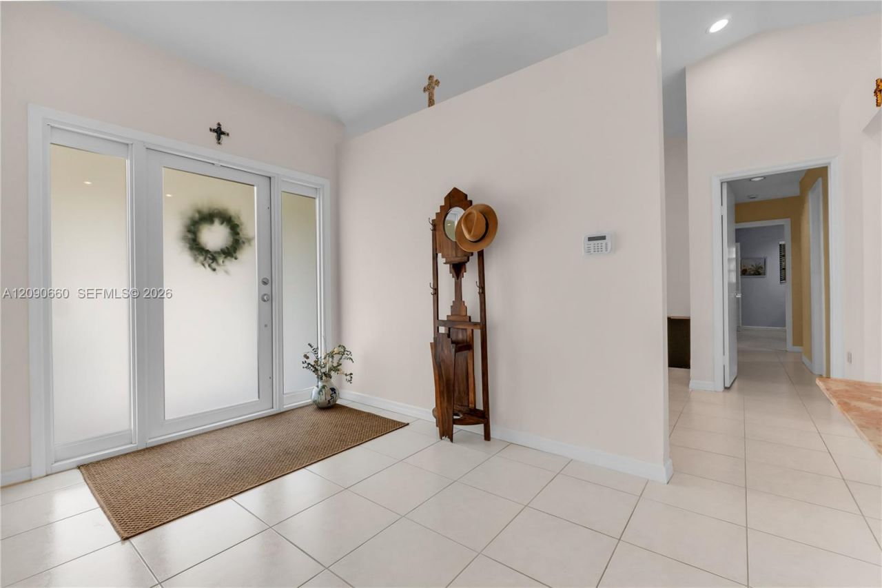 7915 SW 155th St, Palmetto Bay, FL 33157 Photo