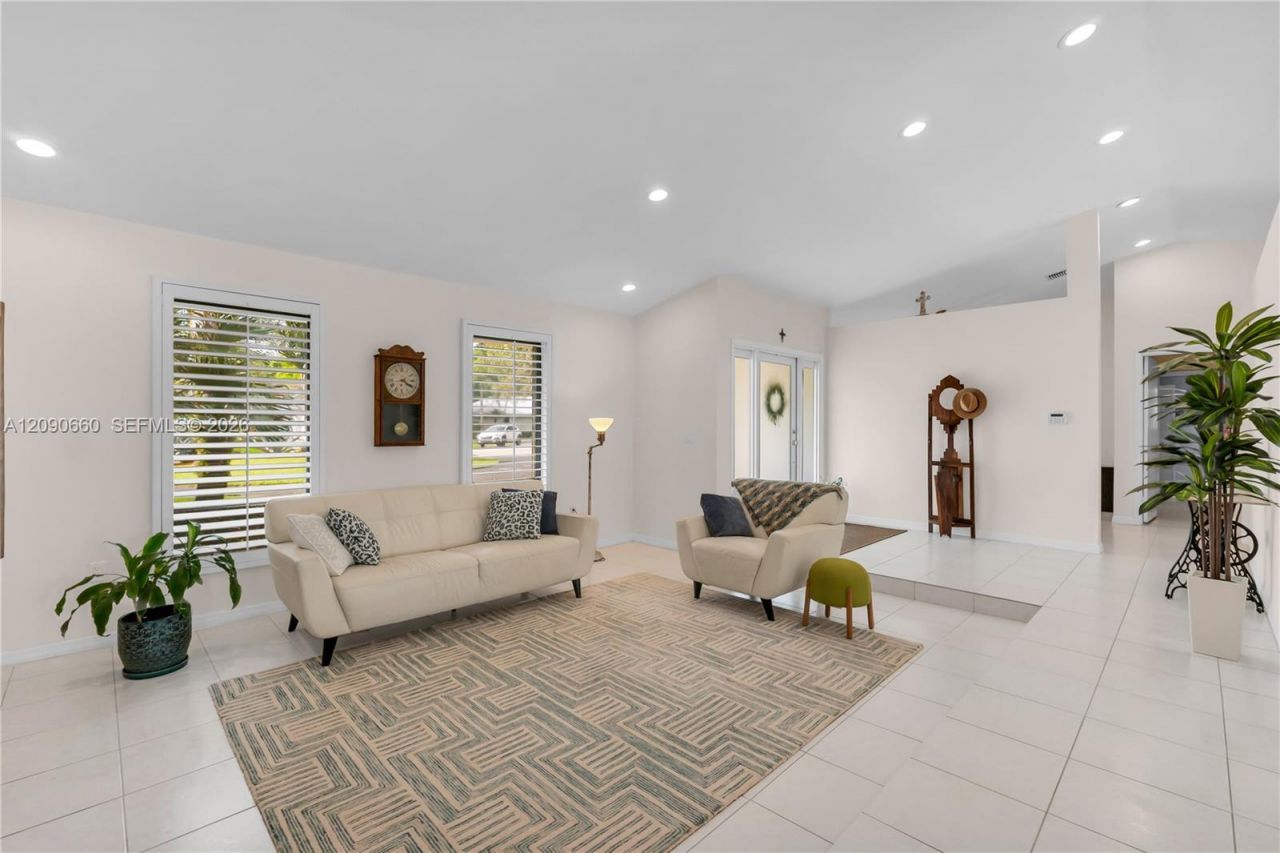 7915 SW 155th St, Palmetto Bay, FL 33157 Photo
