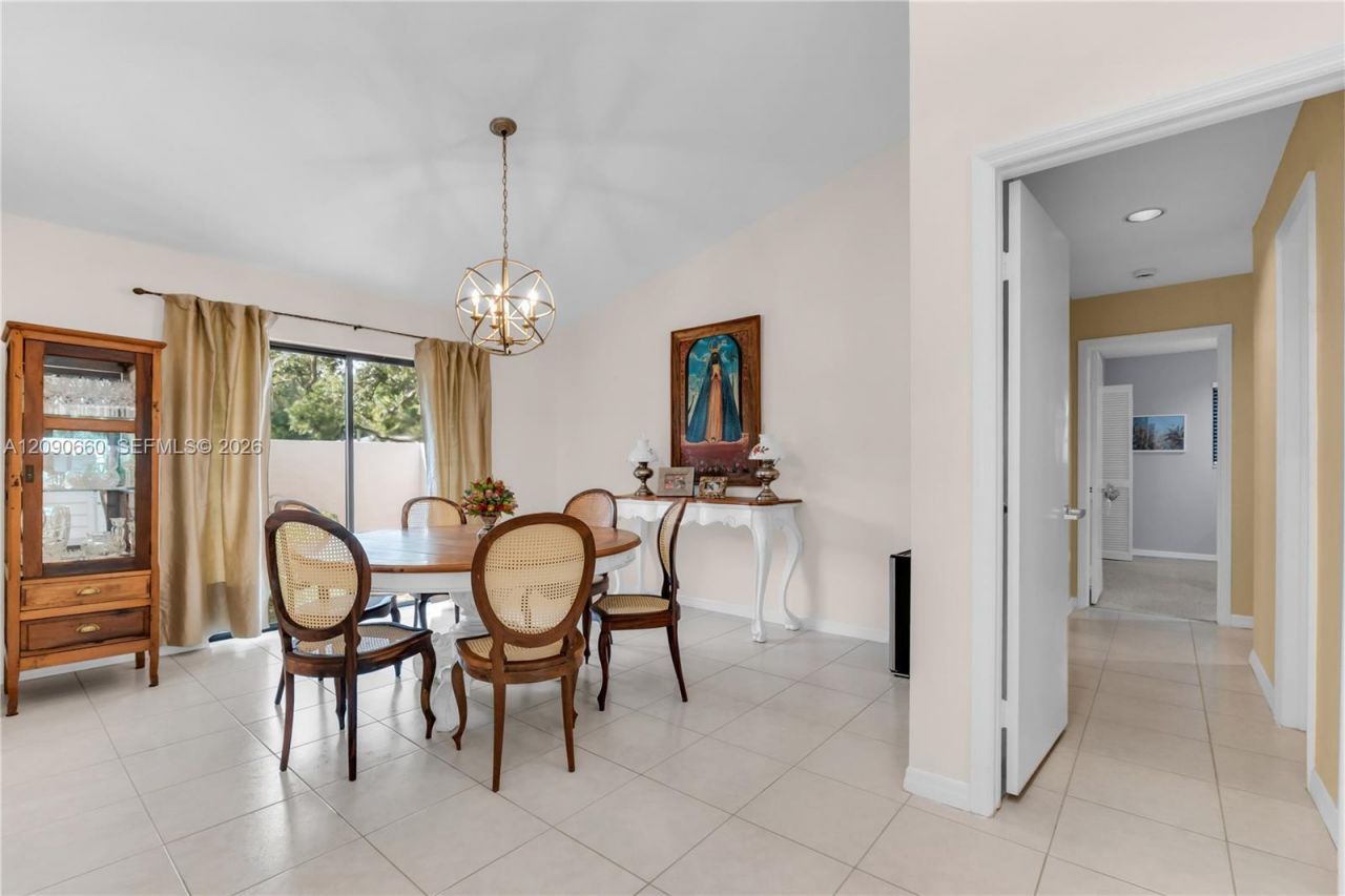 7915 SW 155th St, Palmetto Bay, FL 33157 Photo
