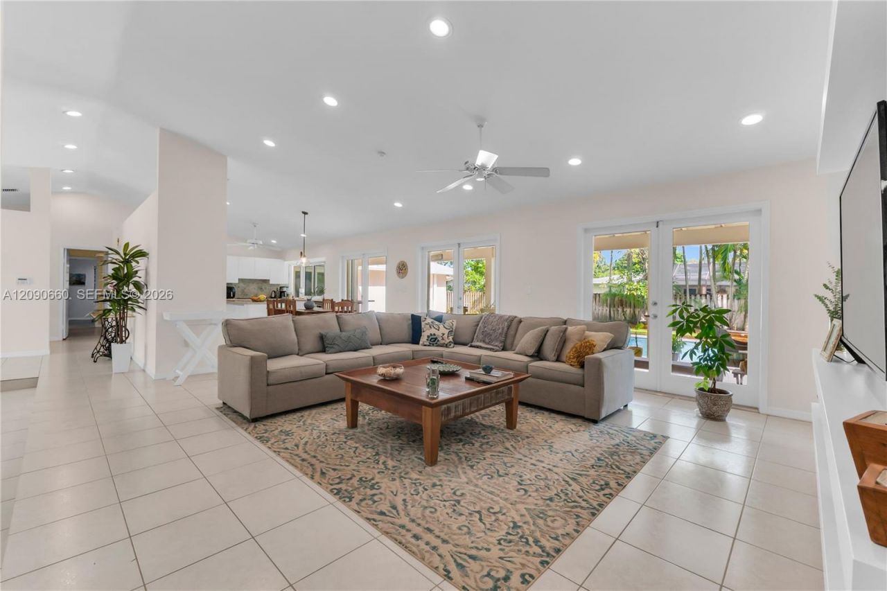 7915 SW 155th St, Palmetto Bay, FL 33157 Photo