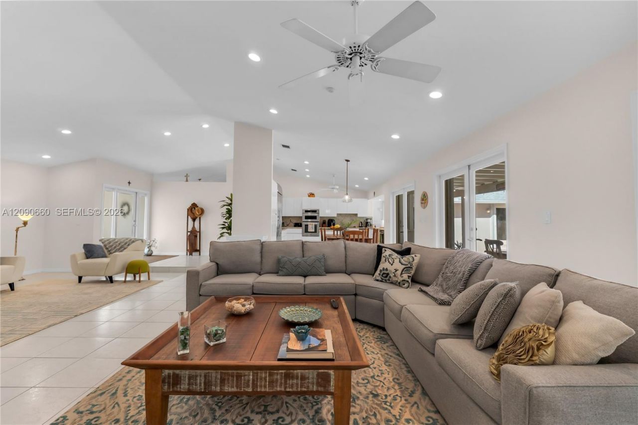 7915 SW 155th St, Palmetto Bay, FL 33157 Photo