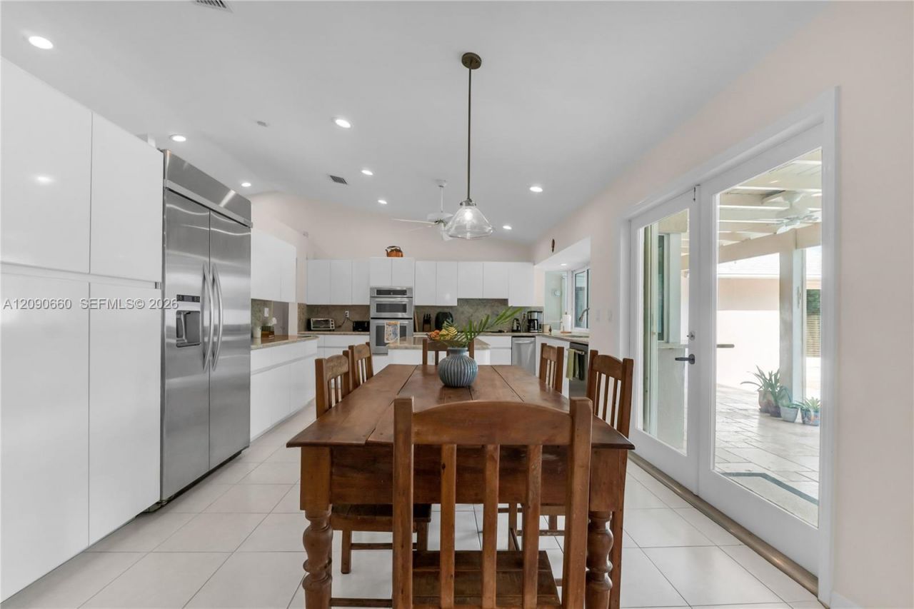 7915 SW 155th St, Palmetto Bay, FL 33157 Photo