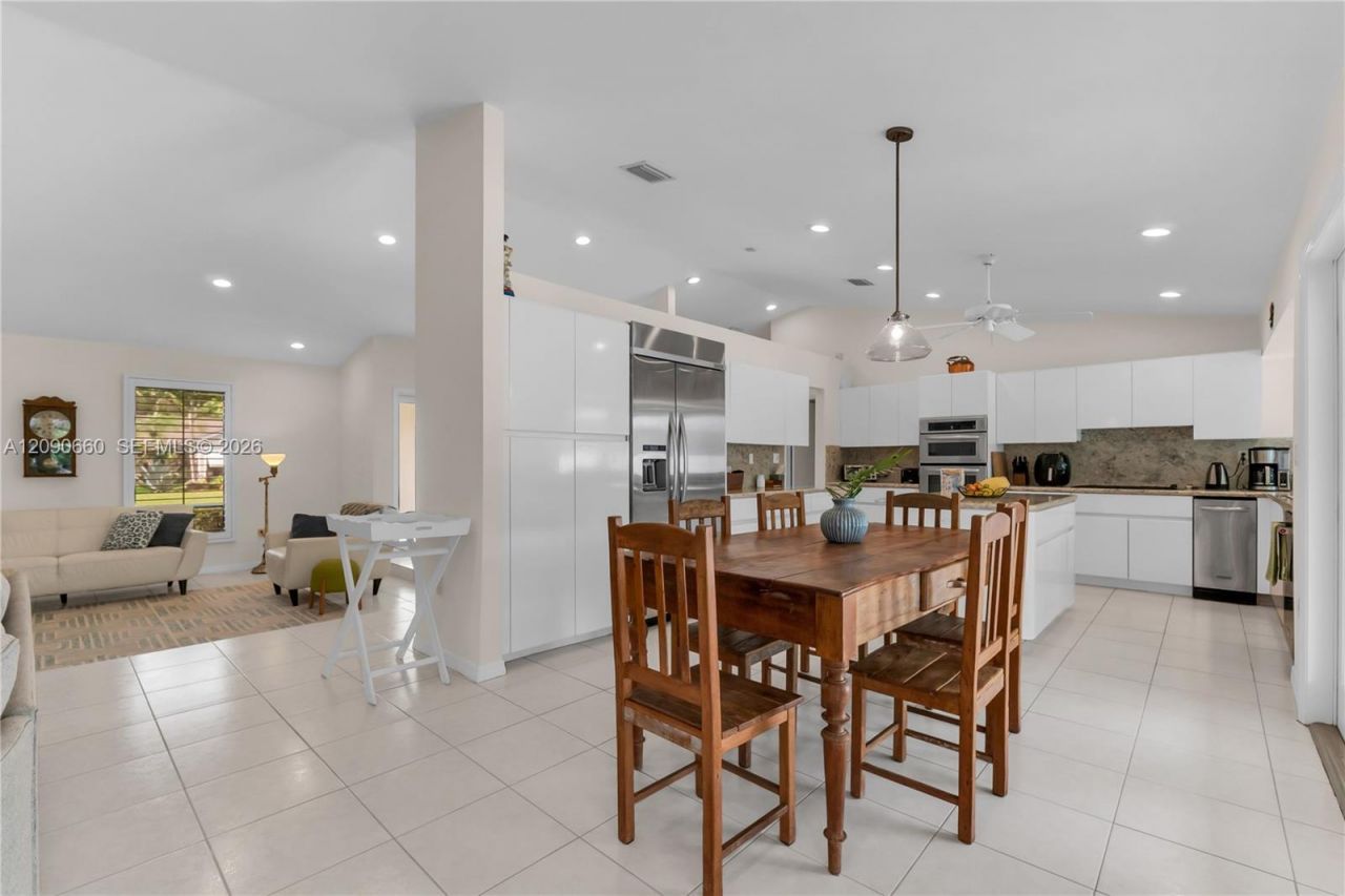 7915 SW 155th St, Palmetto Bay, FL 33157 Photo