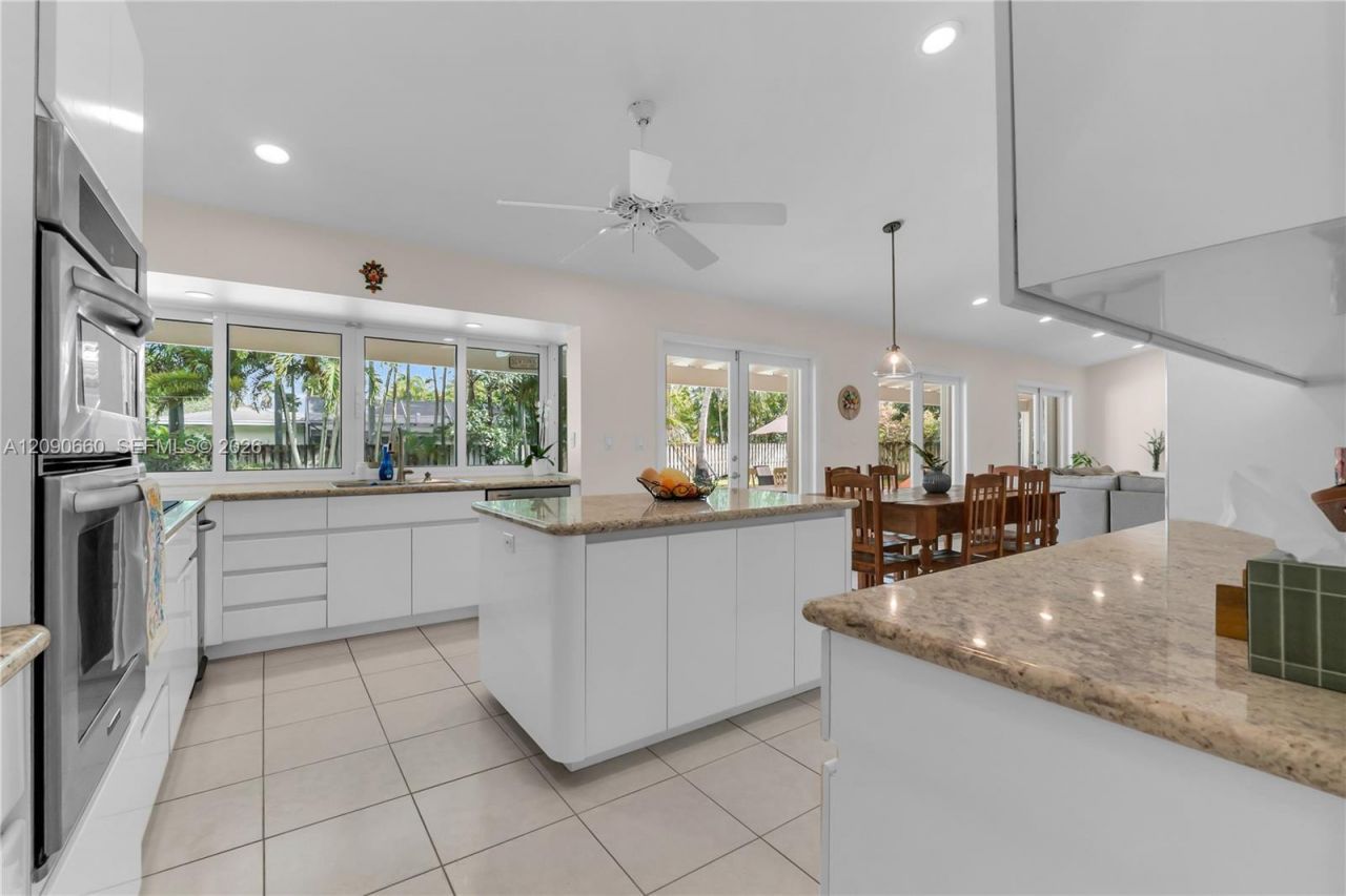 7915 SW 155th St, Palmetto Bay, FL 33157 Photo