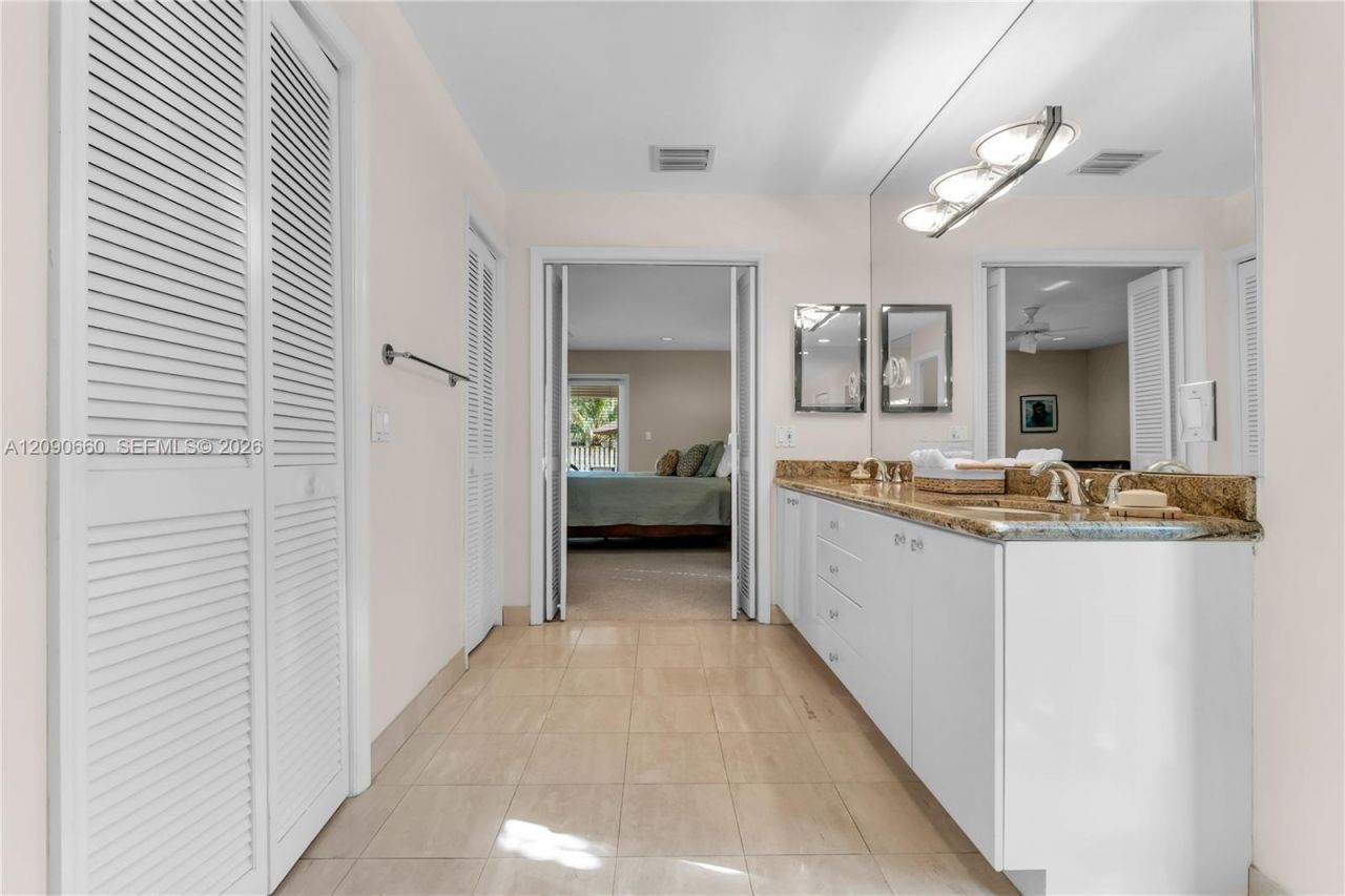 7915 SW 155th St, Palmetto Bay, FL 33157 Photo